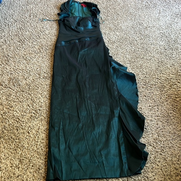 JS Collections Evening Gown Green
Ruffle Embellishment Size 4 - Picture 6 of 13